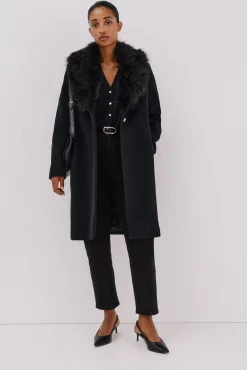 Mujer Cortefiel Abrigos>Abrigo con detalle efecto pelo