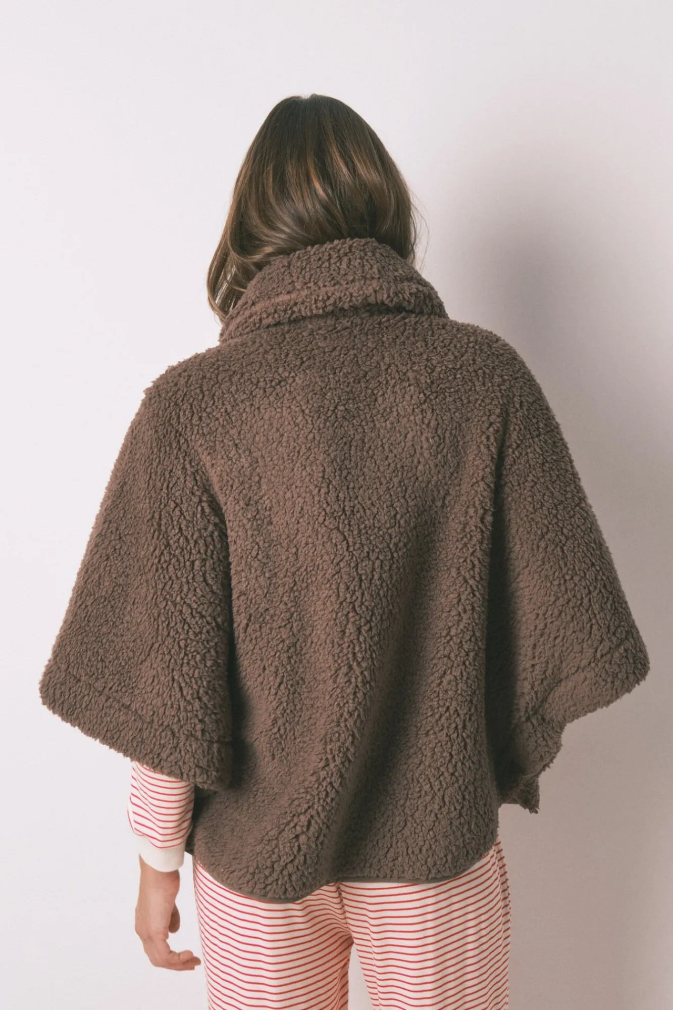 Mujer Women'secret Batas>Bata corta poncho borreguito marrón Snoopy