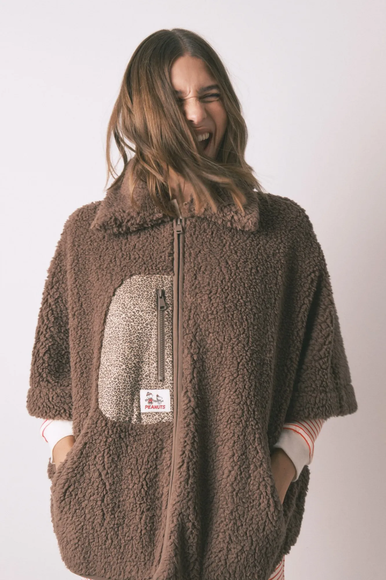 Mujer Women'secret Batas>Bata corta poncho borreguito marrón Snoopy