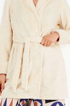 Mujer Gisela Batas><noscript><img width=