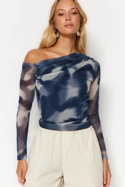 Mujer Trendyol Blusas>Blusa con cuello asimétrico