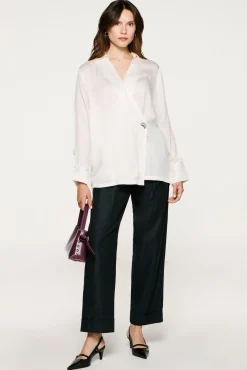 Mujer Selected Blusas>Blusa cuello pico detalle metálico