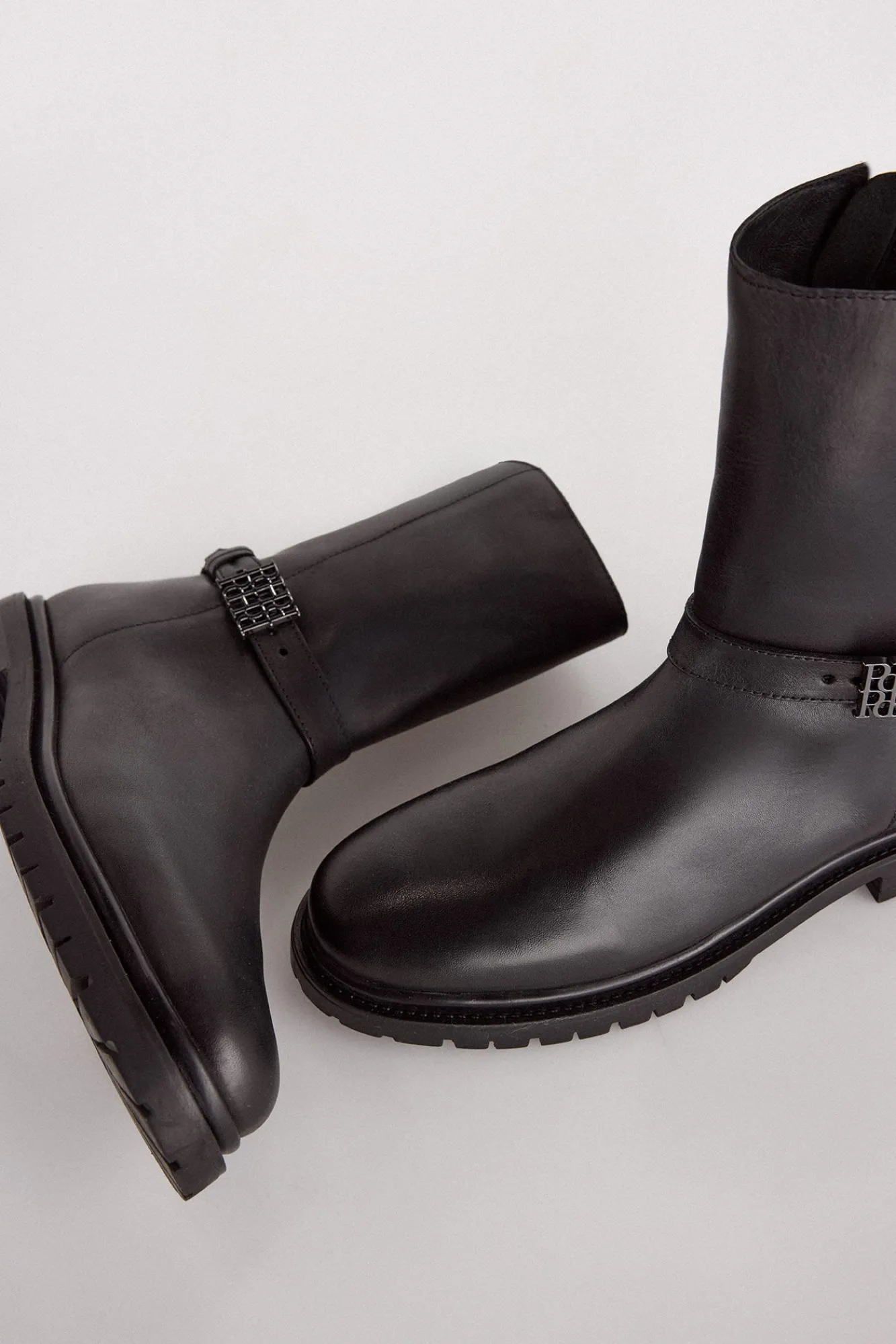 Mujer Pedro del Hierro Tacones|Calzado Piel>Botin plano de piel con hebilla de logo