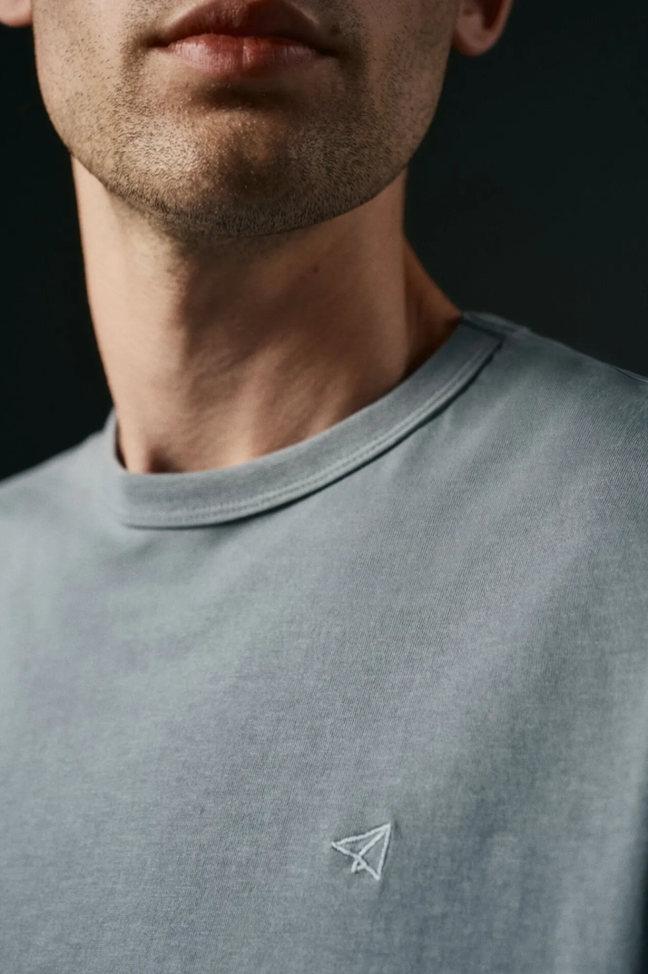 Hombre OOTO Camisetas>Camiseta básica con bordado avión