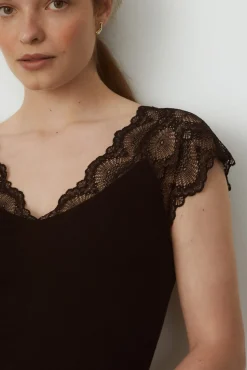 Mujer Vila Camisetas>Camiseta canalé con encaje