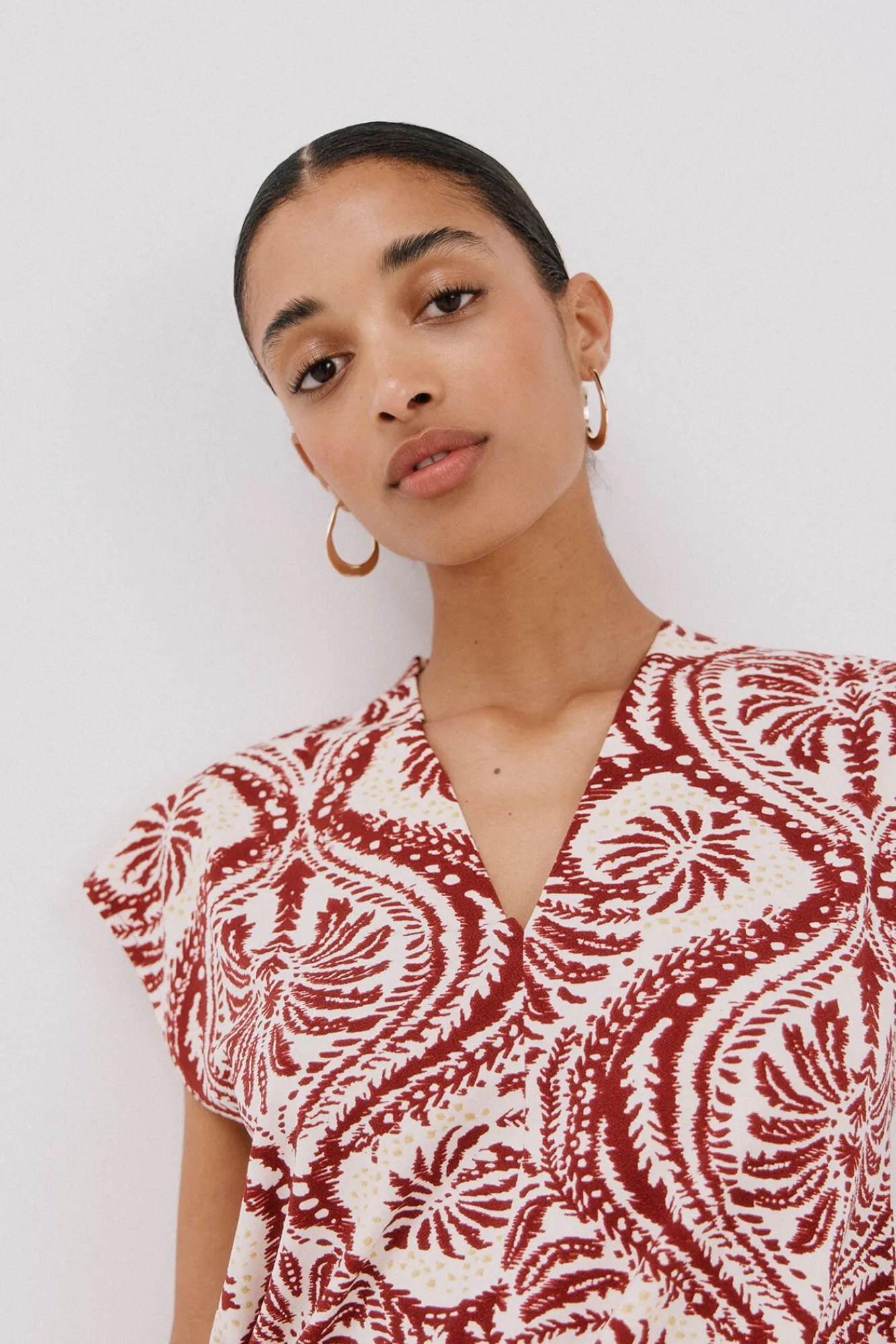 Mujer Cortefiel Camisetas>Camiseta estamapda escote pico fruncido