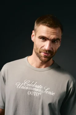 Hombre OOTO Camisetas>Camiseta gráfica lavada