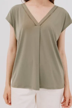 Mujer Cortefiel Camisetas>Camiseta pico con detalle puntilla