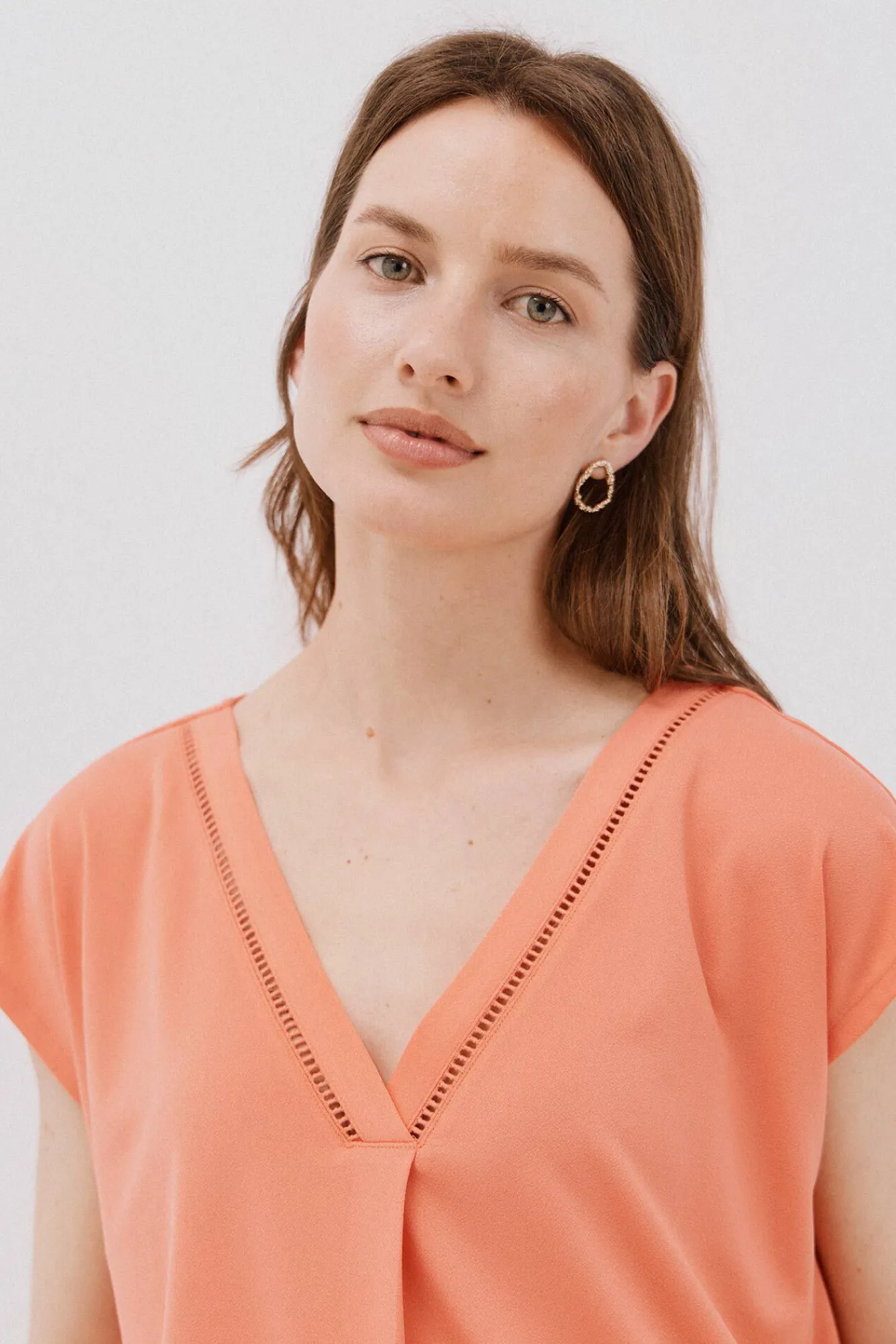 Mujer Cortefiel Camisetas>Camiseta pico con detalle puntilla