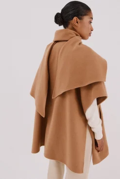 Mujer Cortefiel Abrigos>Capa camel con bufanda