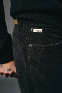 Hombre OOTO Pantalones><noscript><img width=