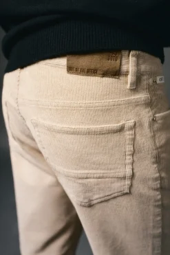 Hombre OOTO Pantalones><noscript><img width=