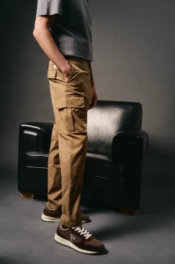 Hombre OOTO Pantalones><noscript><img width=