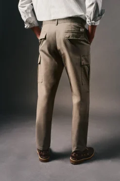 Hombre OOTO Pantalones><noscript><img width=