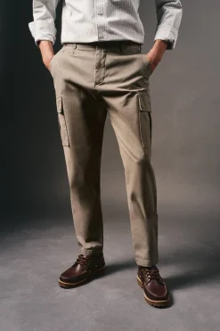 Hombre OOTO Pantalones><noscript><img width=