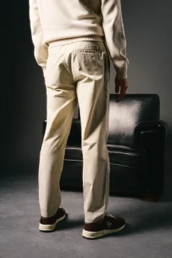 Hombre OOTO Pantalones><noscript><img width=