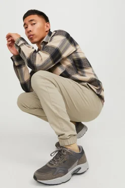 Hombre Jack & Jones Pantalones><noscript><img width=