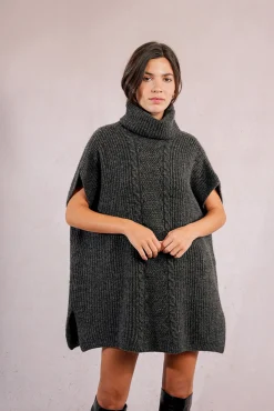 Mujer Molly Bracken Chaquetas>Poncho asimétrico con cuello alto