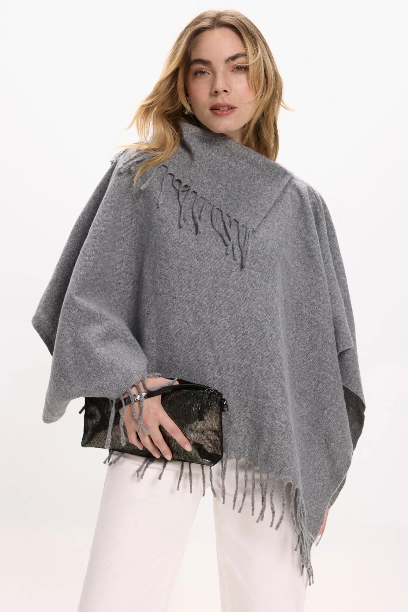 Mujer Vila Chaquetas>Poncho con flecos