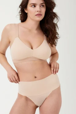 Mujer Spanx Ropa Interior>Tanga moldeador invisible café au lait