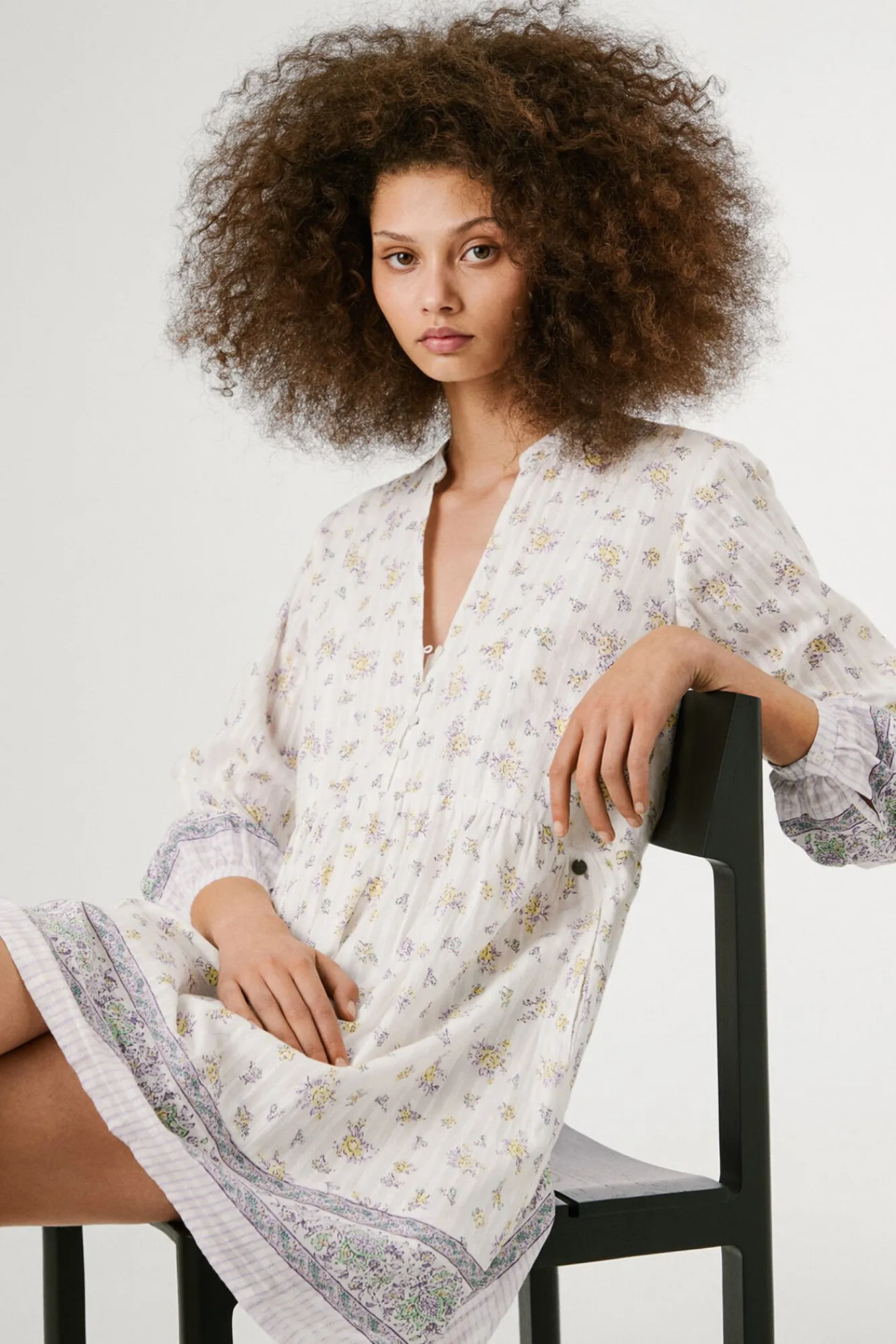 Mujer Pepe Jeans Vestidos>Vestido corto de manga larga con estampado floral.