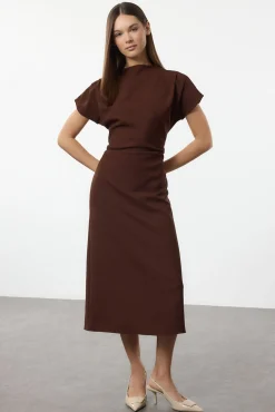 Mujer Trendyol Vestidos>Vestido midi con cuello vuelto